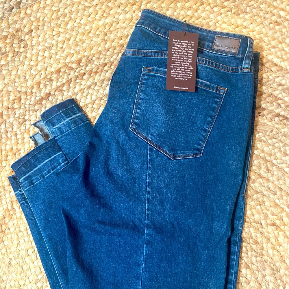NWT/Dear John Cropped Jeans.